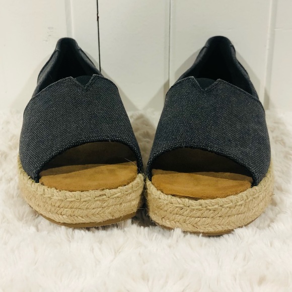 TOMS Slide On Shoes Size 8.5 - Picture 2 of 9